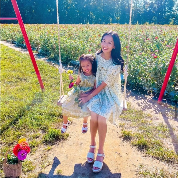 Meet the Posher, Sarah - Picture 4 of 4